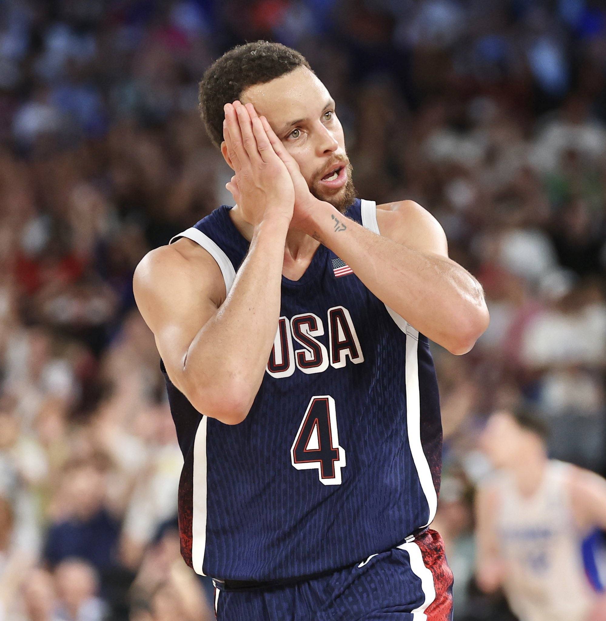 中国女足后卫姚伟在东亚杯中防守稳健