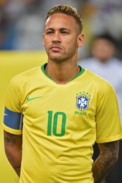 表面上是对 表面上是对